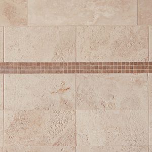 Carrelage en travertin "Classic Light brossé" (30,5 x 61 cm)