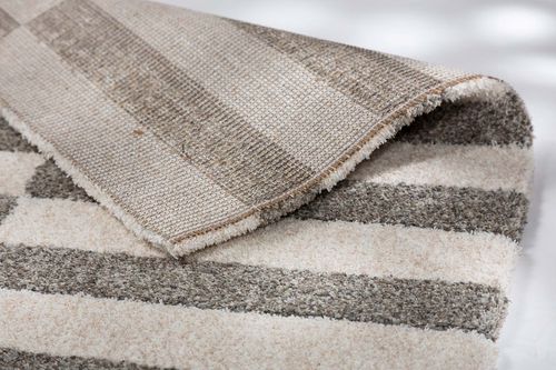 Tapis minimaliste rayures gris foncé